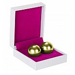 <strong>Золотистые вагинальные шарики Ben Wa Balls Heavy Weight Gold </strong> <br />
Металлические шарики среднего размера позволят не расслабляться вашим интимным мышцам, держа их в постоянном тонусе. <div class="charTableblock"><div><span>Материал</span>: металл</div><div><span>Диаметр, см</span>: 2.50</div><div><span>Диаметр, см</span>: 2</div><div><span>Производитель</span>: Shots Toys by Shots Media BV, Нидерланды</div></div> Золотистые вагинальные шарики Ben Wa Balls Heavy Weight Gold
Металлические шарики среднего размера позволят не расслабляться вашим интимным мышцам, держа их в постоянном тонусе.