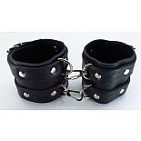 <strong>Широкие черные наручники с двумя ремешками</strong> <br />
Наручники широкие с двумя ремешками. <div class="charTableblock"><div><span>Материал</span>: кожа</div><div><span>Цвет</span>: черный</div><div><span>Производитель</span>: БДСМ арсенал, Россия</div></div> Широкие черные наручники с двумя ремешками
Наручники широкие с двумя ремешками.