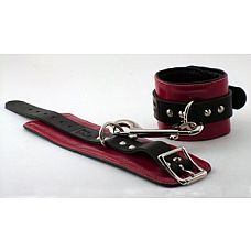 <strong>Подвёрнутые кожаные наручники Комфортные </strong> <br />
Наручники подвернутые, изнутри с мягкой проставкой обтянутой кожей с подворотом, для соединительной фиксации в комплектк двухсторонний карабин.<div class="charTableblock"> </div> Подвёрнутые кожаные наручники Комфортные
Наручники подвернутые, изнутри с мягкой проставкой обтянутой кожей с подворотом, для соединительной фиксации в комплектк двухсторонний карабин.