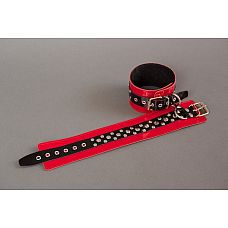 <strong>Наручники из красной лакированной кожи на мягкой подкладке </strong> <br />
Наручники ручной работы № это ваш помощник в реализации самых необузданных фантазий в БДСМ-играх.<div class="charTableblock"><div><span>Материал</span>: кожа</div><div><span>Цвет</span>: красный, розовый</div><div><span>Производитель</span>: Подиум, Россия</div></div> Наручники из красной лакированной кожи на мягкой подкладке
Наручники ручной работы № это ваш помощник в реализации самых необузданных фантазий в БДСМ-играх.