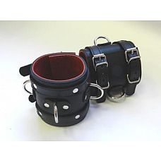 <strong>Широкие подшитые наручники с 2 ремешками, 3 D-кольцами и красной изнанкой</strong> <br />
Застежка - 2 ремешка с пряжками с 3 сварными D-кольцами, без соединительной фиксации подшитые № красный велюр цвет черный сверху и красный снизу.<div class="charTableblock"><div><span>Материал</span>: кожа</div><div><span>Цвет</span>: черный</div><div><span>Производитель</span>: Beastly, Россия</div></div> Широкие подшитые наручники с 2 ремешками, 3 D-кольцами и красной изнанкой
Застежка - 2 ремешка с пряжками с 3 сварными D-кольцами, без соединительной фиксации подшитые № красный велюр цвет черный сверху и красный снизу.