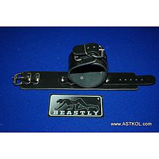 <strong>Узкие наручники с застежкой на ремне</strong> <br />
Наручники узкие, неподшитые, на ремешке с пряжкой, с жесткой фиксацией, соединенные между собой рамкой.<div class="charTableblock"> </div> Узкие наручники с застежкой на ремне
Наручники узкие, неподшитые, на ремешке с пряжкой, с жесткой фиксацией, соединенные между собой рамкой.